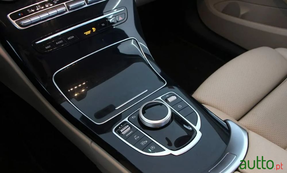 2019' Mercedes-Benz C 220 D Avantgarde photo #3