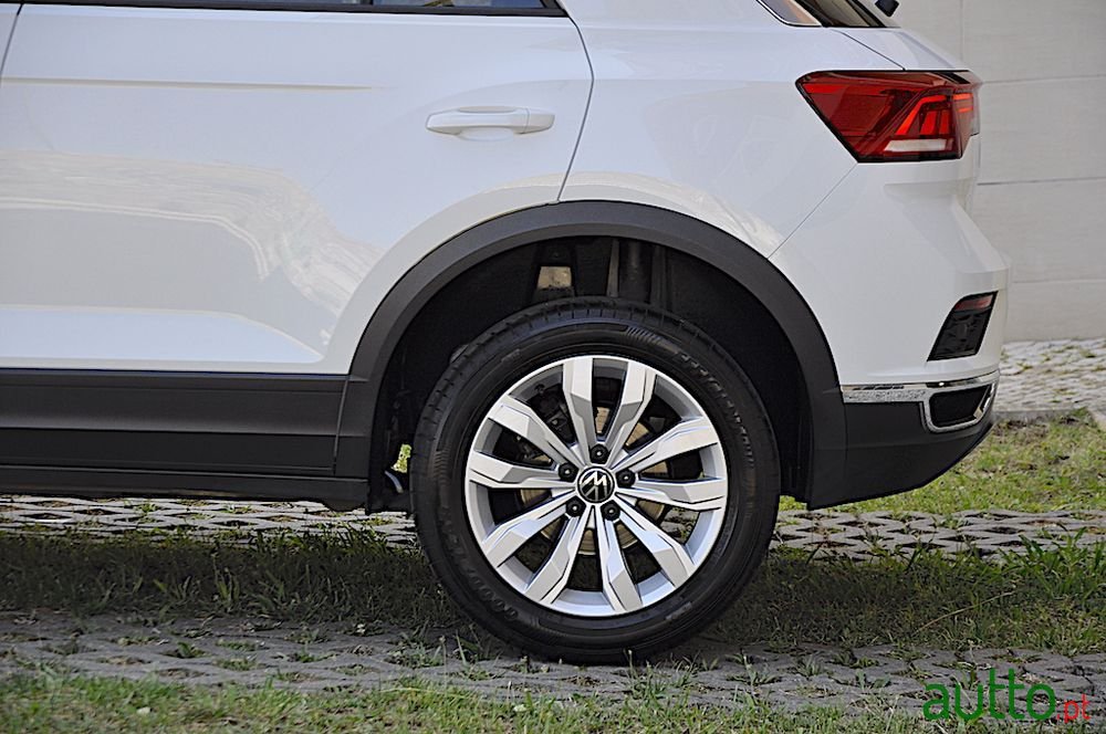 2021' Volkswagen T-Roc 1.0 Tsi photo #6