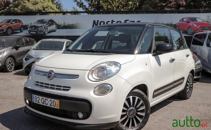 2015' Fiat 500L photo #1