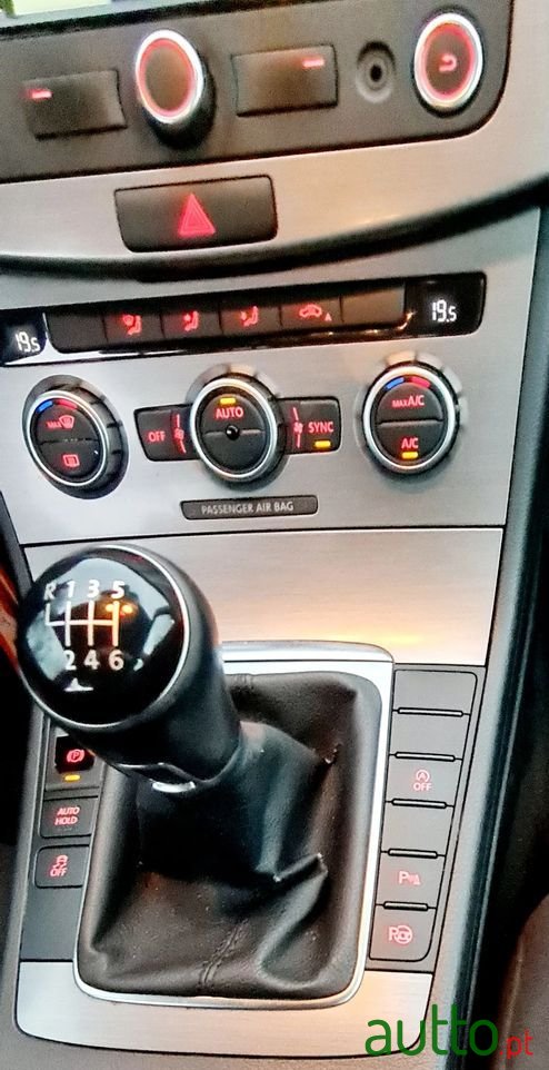 2014' Volkswagen Passat Variant photo #2