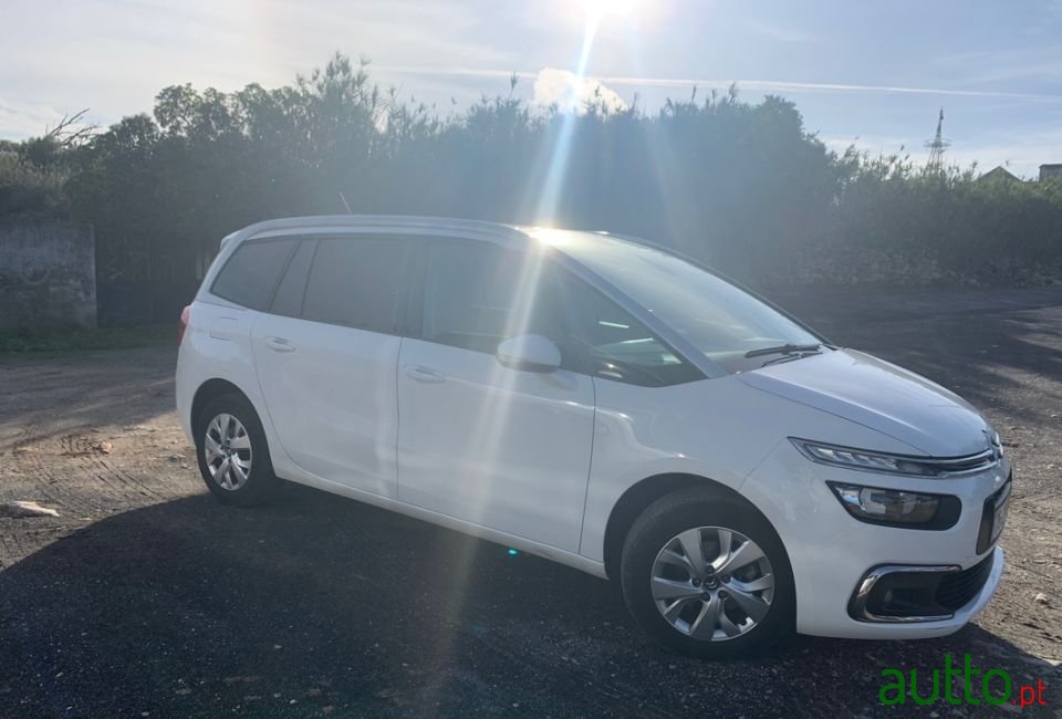 2020' Citroen C4 Spacetourer photo #1