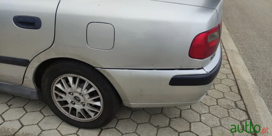 2002' Mitsubishi Carisma photo #5