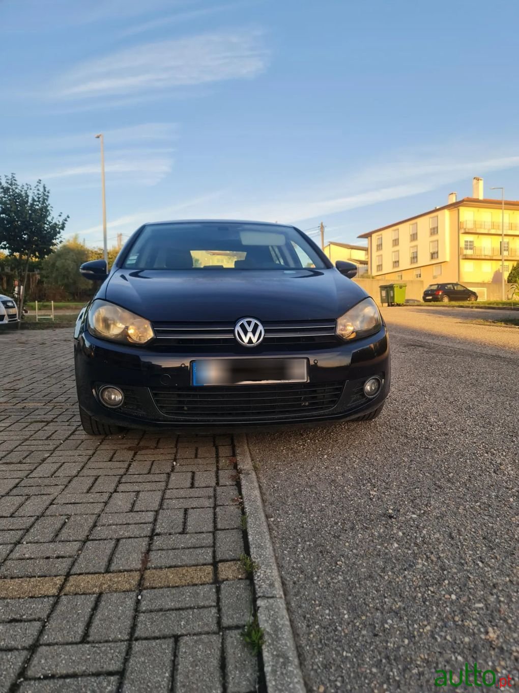 2010' Volkswagen Golf photo #2