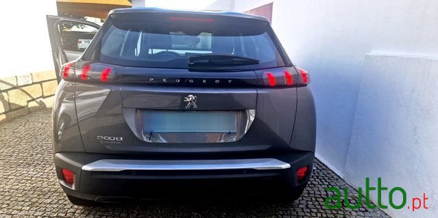 2023' Peugeot 2008 photo #5