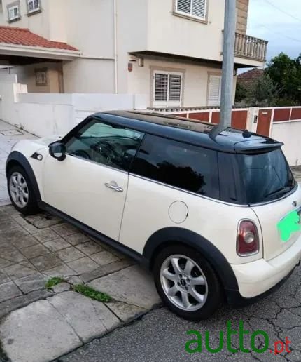 2009' MINI Cooper D photo #3