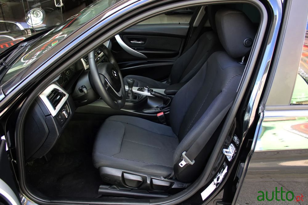 2013' BMW Série 3 D Touring photo #6