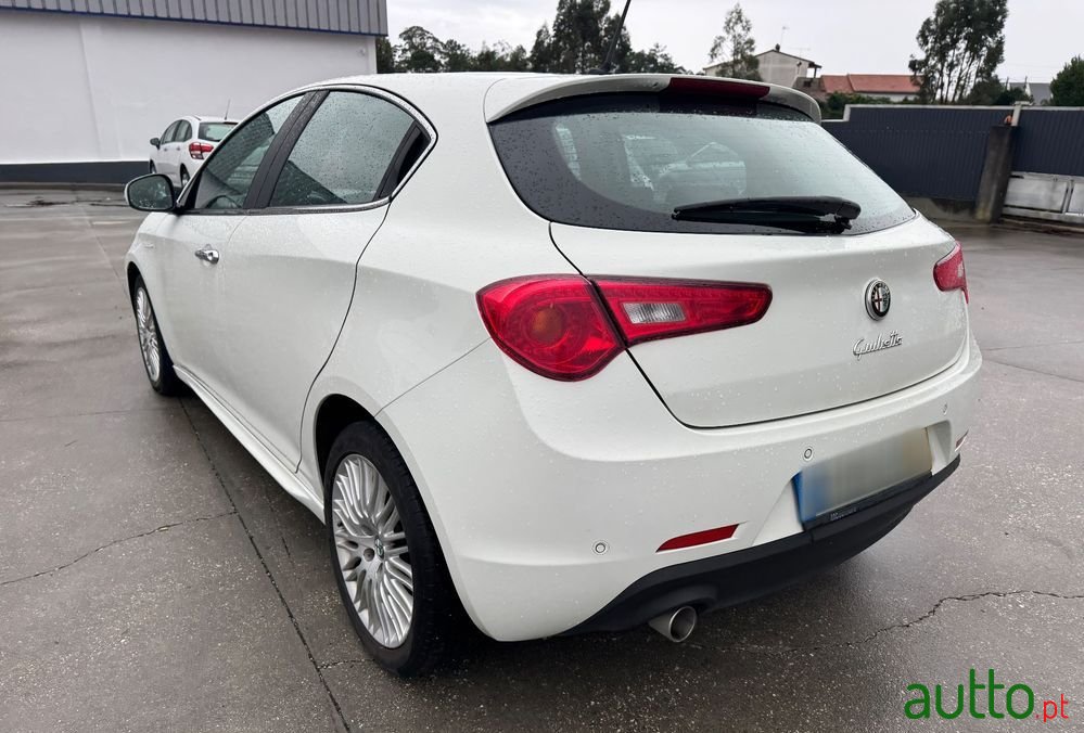 2016' Alfa Romeo Giulietta 1.6 Jtdm photo #6
