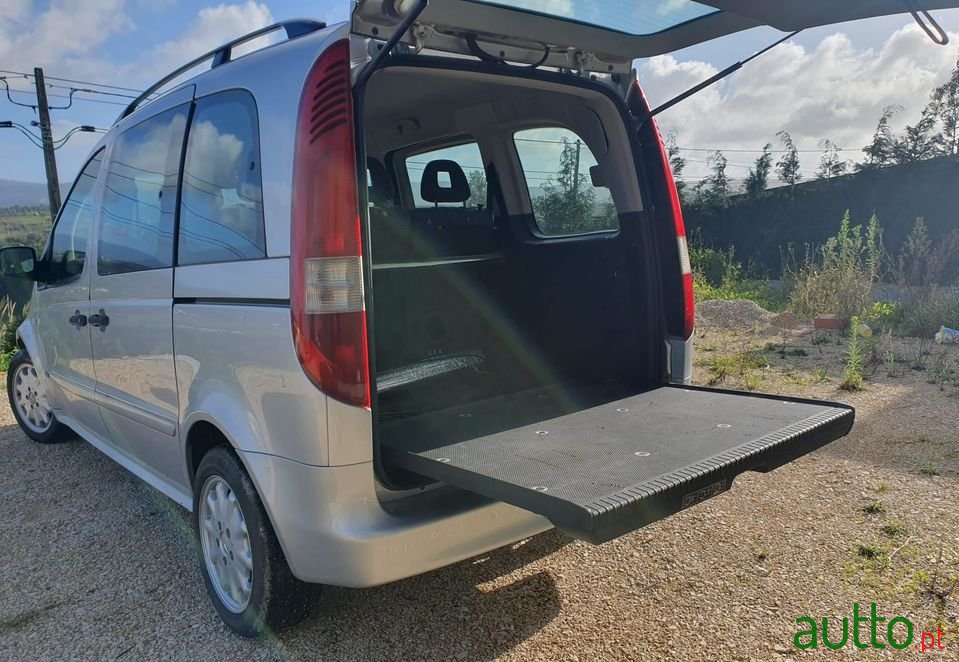 2002' Mercedes-Benz Vaneo photo #5
