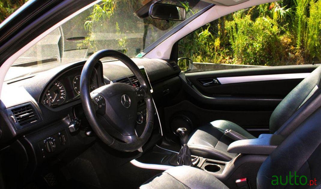 2005' Mercedes-Benz A-150 Avantgarde Coupé photo #3