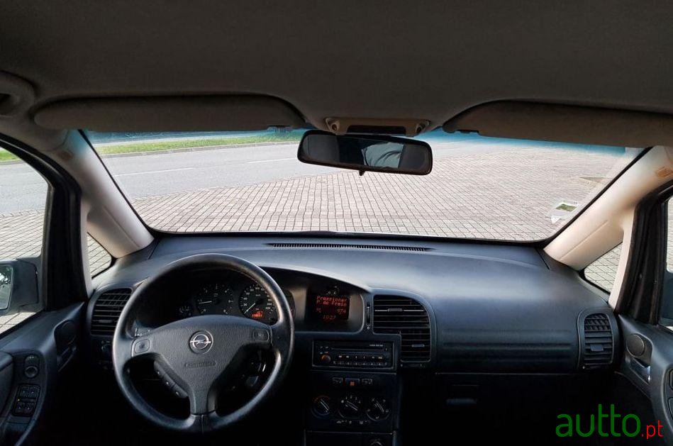 2002' Opel Zafira photo #1