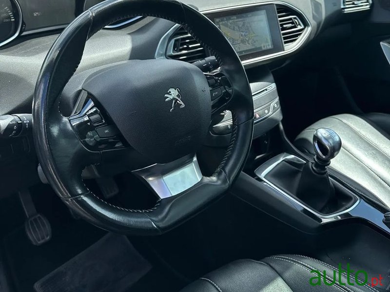 2015' Peugeot 308 1.6 Bluehdi Allure photo #6