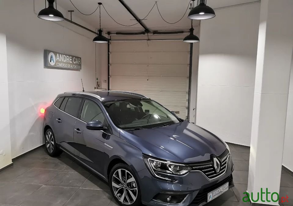 2017' Renault Megane Sport Tourer photo #2