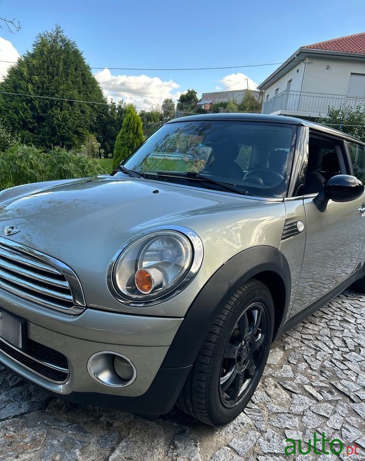 2009' MINI Cooper D photo #1