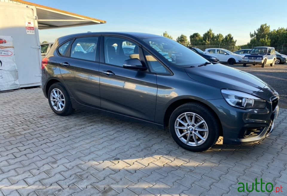 2017' BMW 218 Gran Tourer photo #5