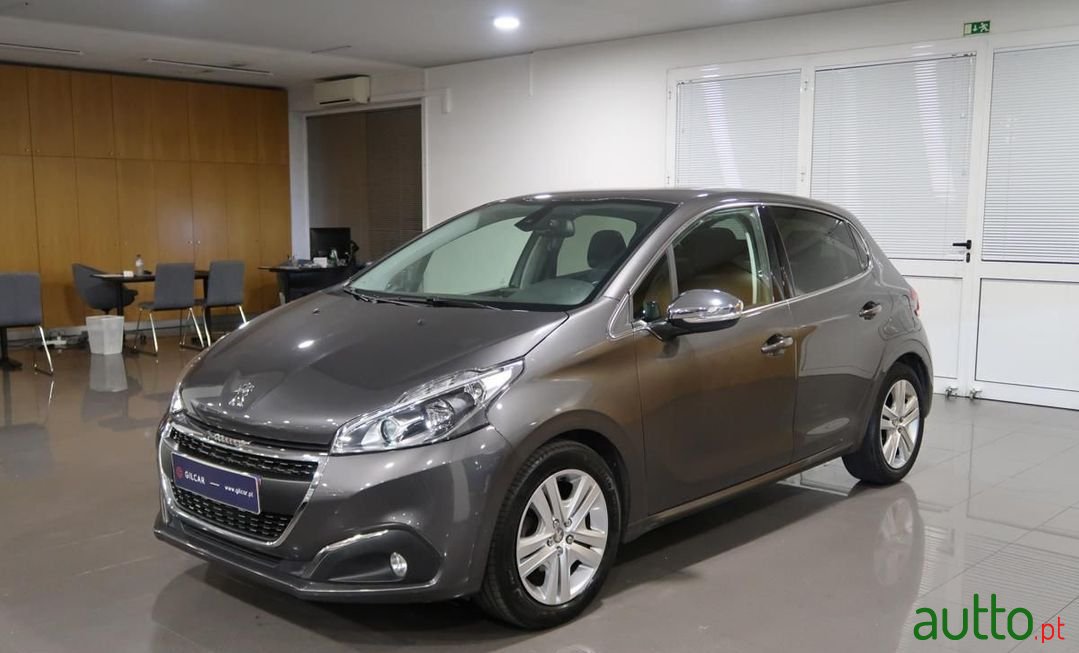 2019' Peugeot 208 photo #1