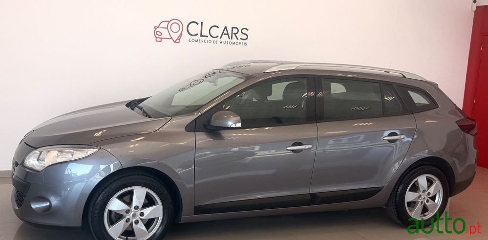 2010' Renault Megane Sport Tourer photo #2