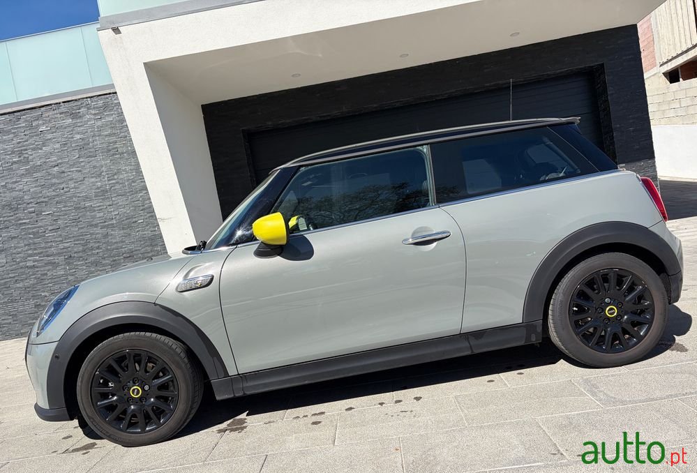 2022' MINI Coupé photo #2