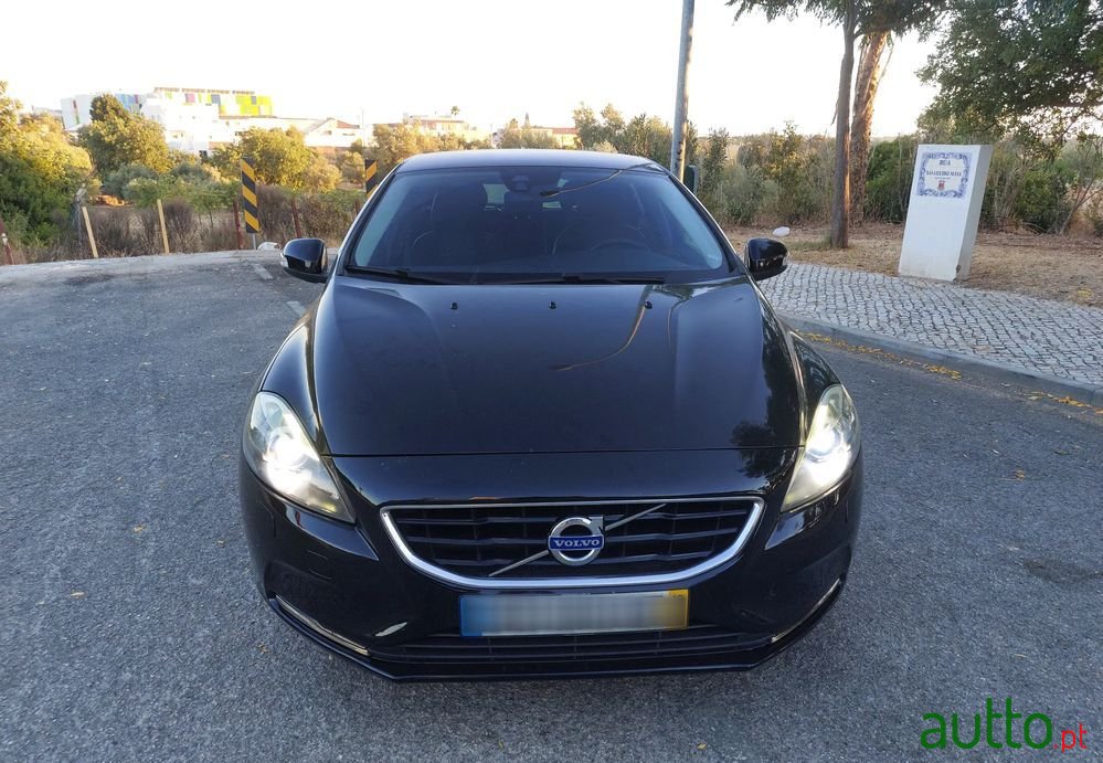 2016' Volvo V40 2.0 D2 Kinetic photo #3