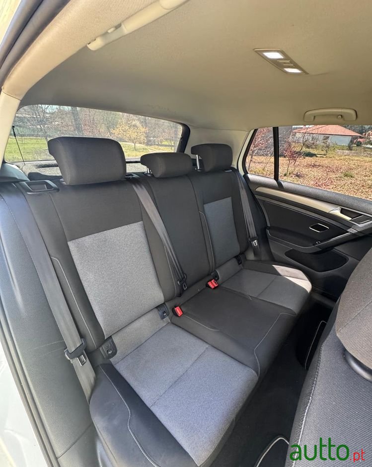 2015' Volkswagen Golf photo #4