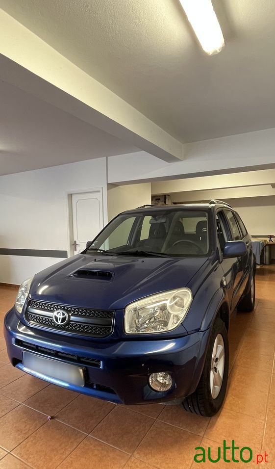 2004' Toyota RAV4 photo #3