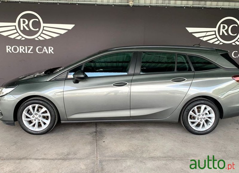 2020' Opel Astra Sports Tourer photo #4
