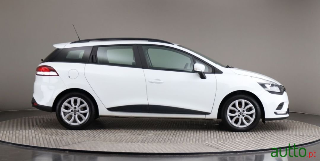 2019' Renault Clio Sport Tourer photo #6