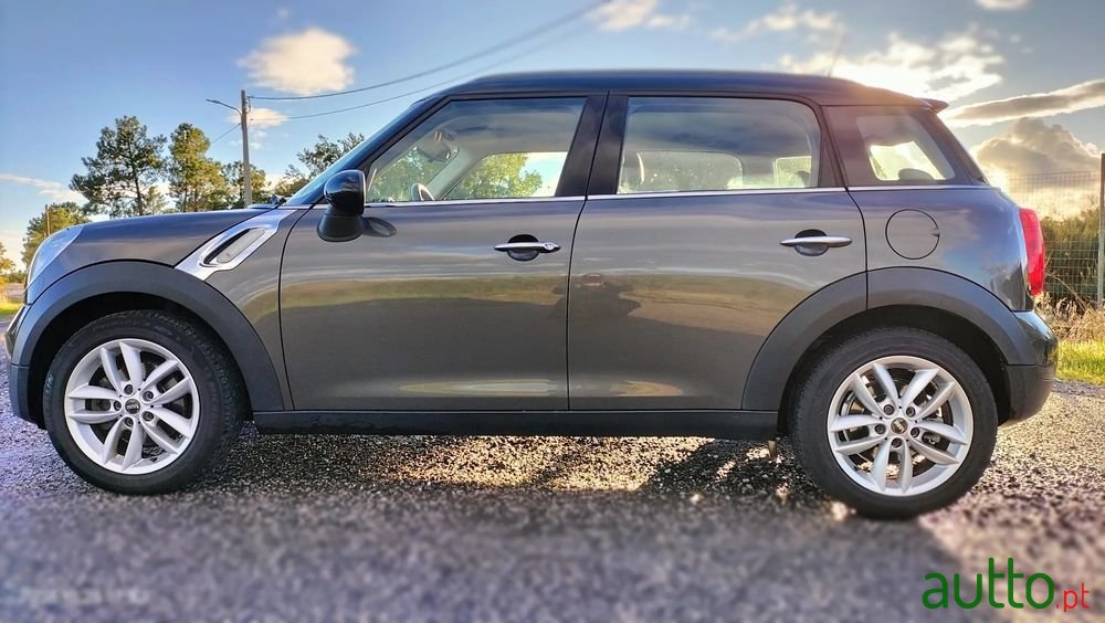 2013' MINI Countryman Cooper D photo #2