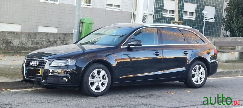 2011' Audi A4 Avant photo #1