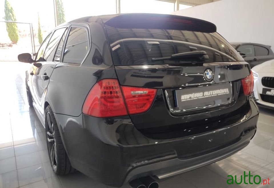 2012' BMW 318 photo #5