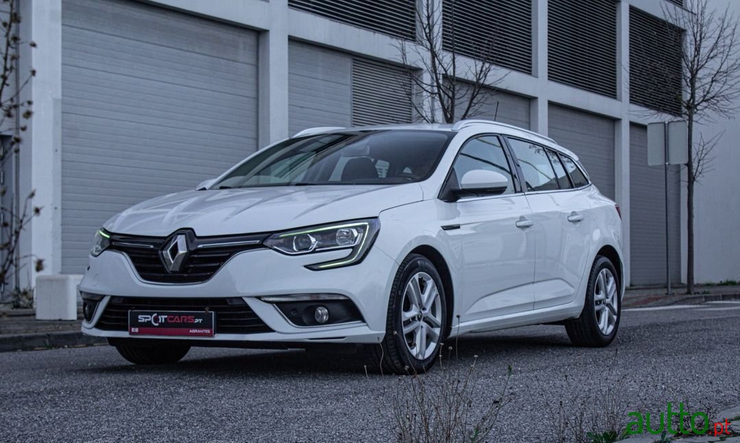 2016' Renault Megane Sport Tourer photo #2