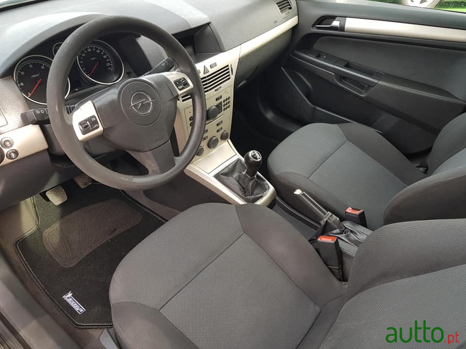 2007' Opel Astra photo #2