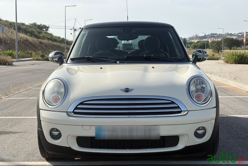 2010' MINI Cooper photo #3
