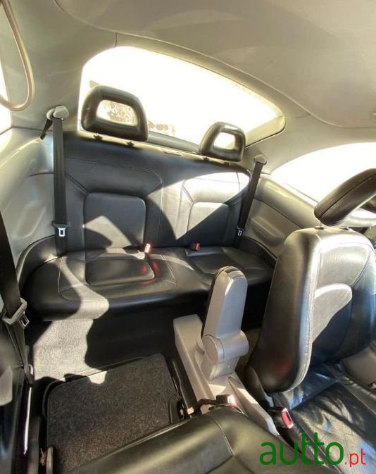 2000' Volkswagen New Beetle photo #1