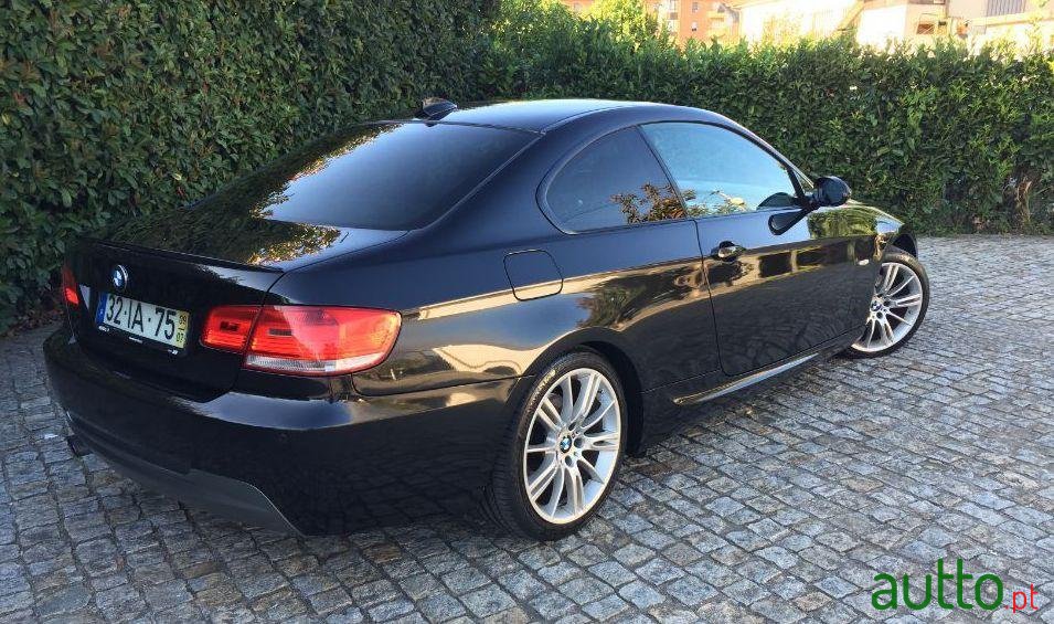 2009' BMW 320 Nacional photo #2