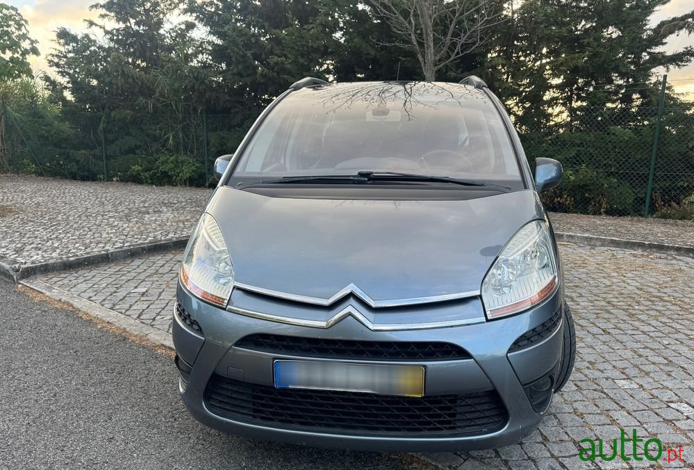2011' Citroen C4 Grand Picasso photo #3