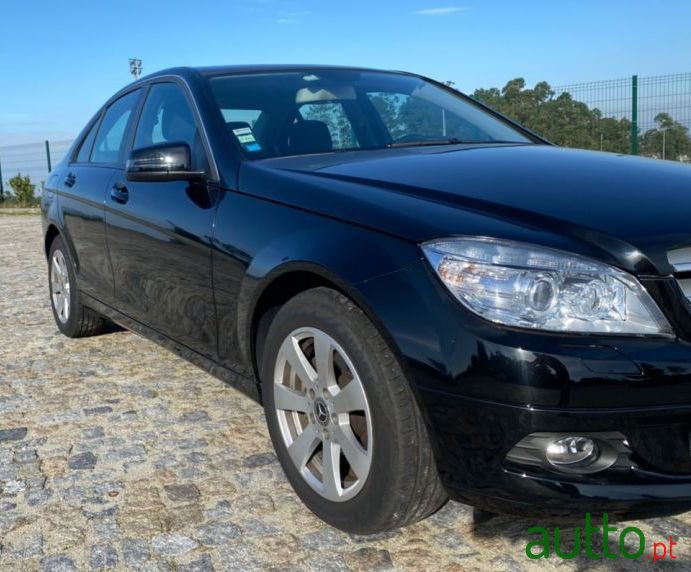 2011' Mercedes-Benz C-220 photo #2