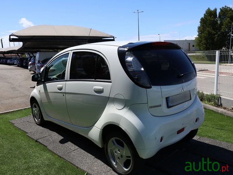 2015' Mitsubishi i-MiEV Invite photo #6