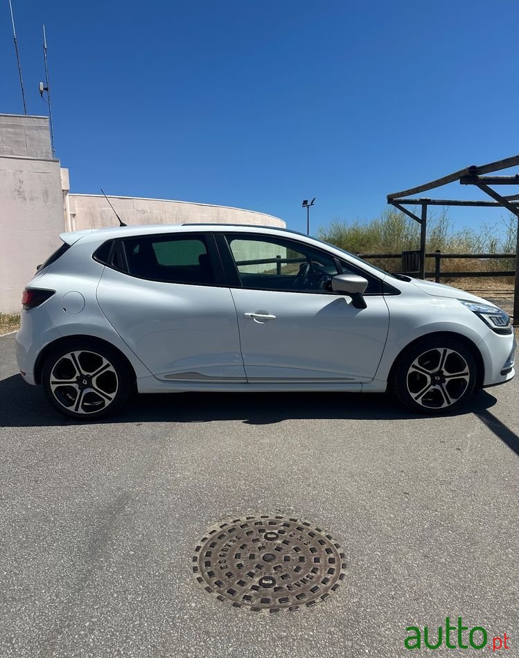 2017' Renault Clio photo #2