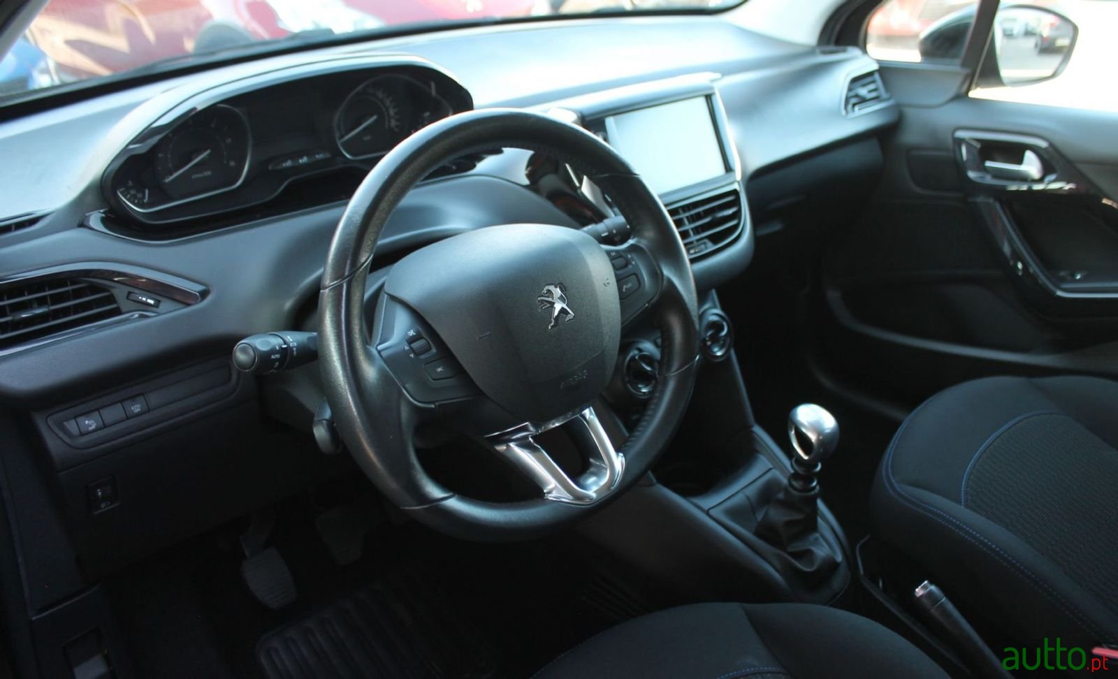 2018' Peugeot 208 photo #5