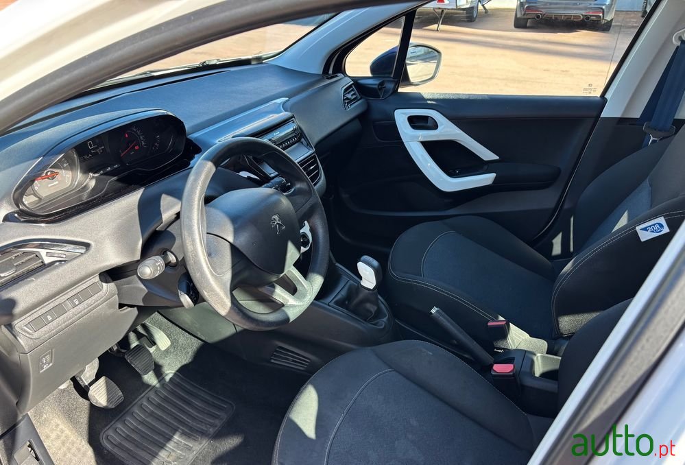 2015' Peugeot 208 Puretech 68 Like photo #6