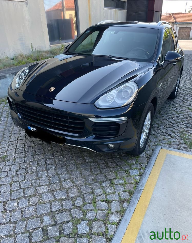 2015' Porsche Cayenne S Hybrid photo #6