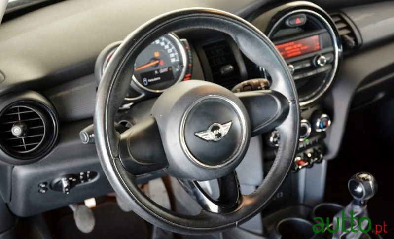 2017' MINI Cooper photo #4