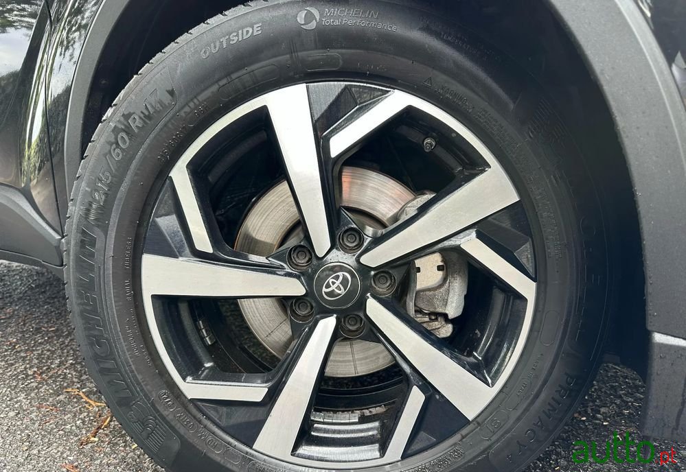 2017' Toyota C-HR 1.2T Comfort photo #3