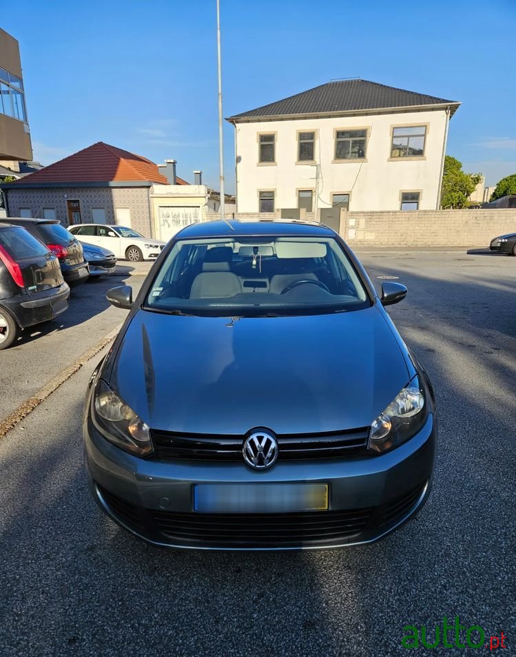 2009' Volkswagen Golf photo #1