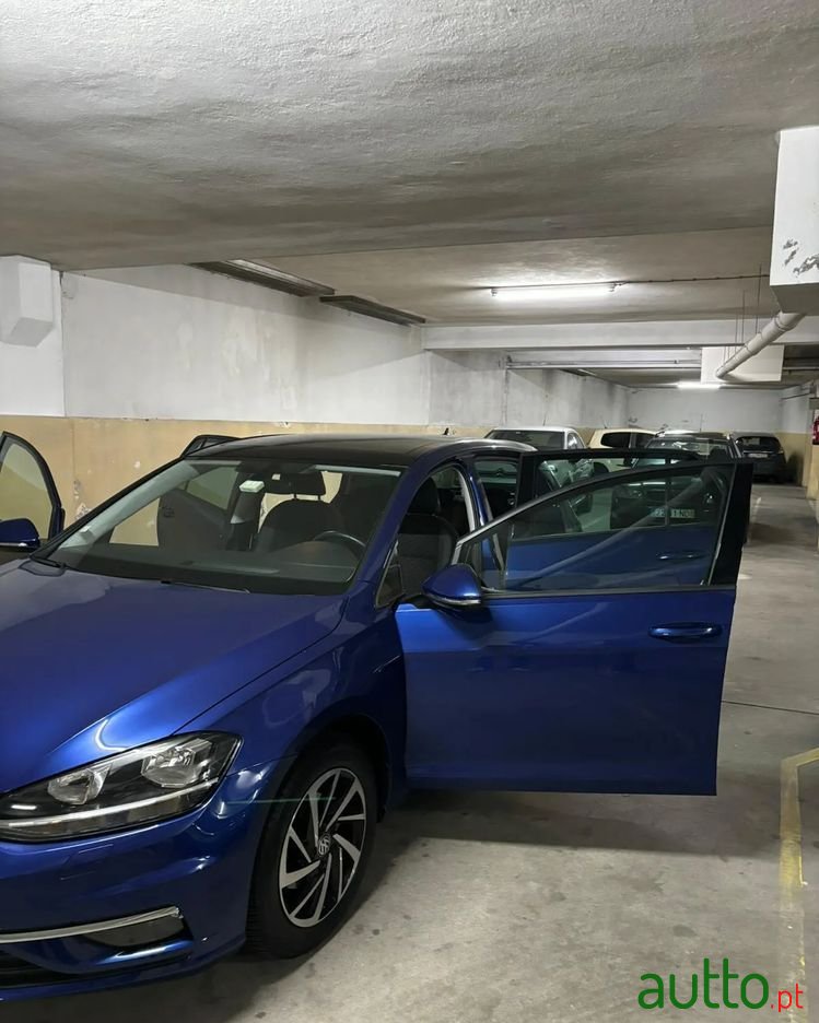 2020' Volkswagen Golf 1.0 Tsi photo #3