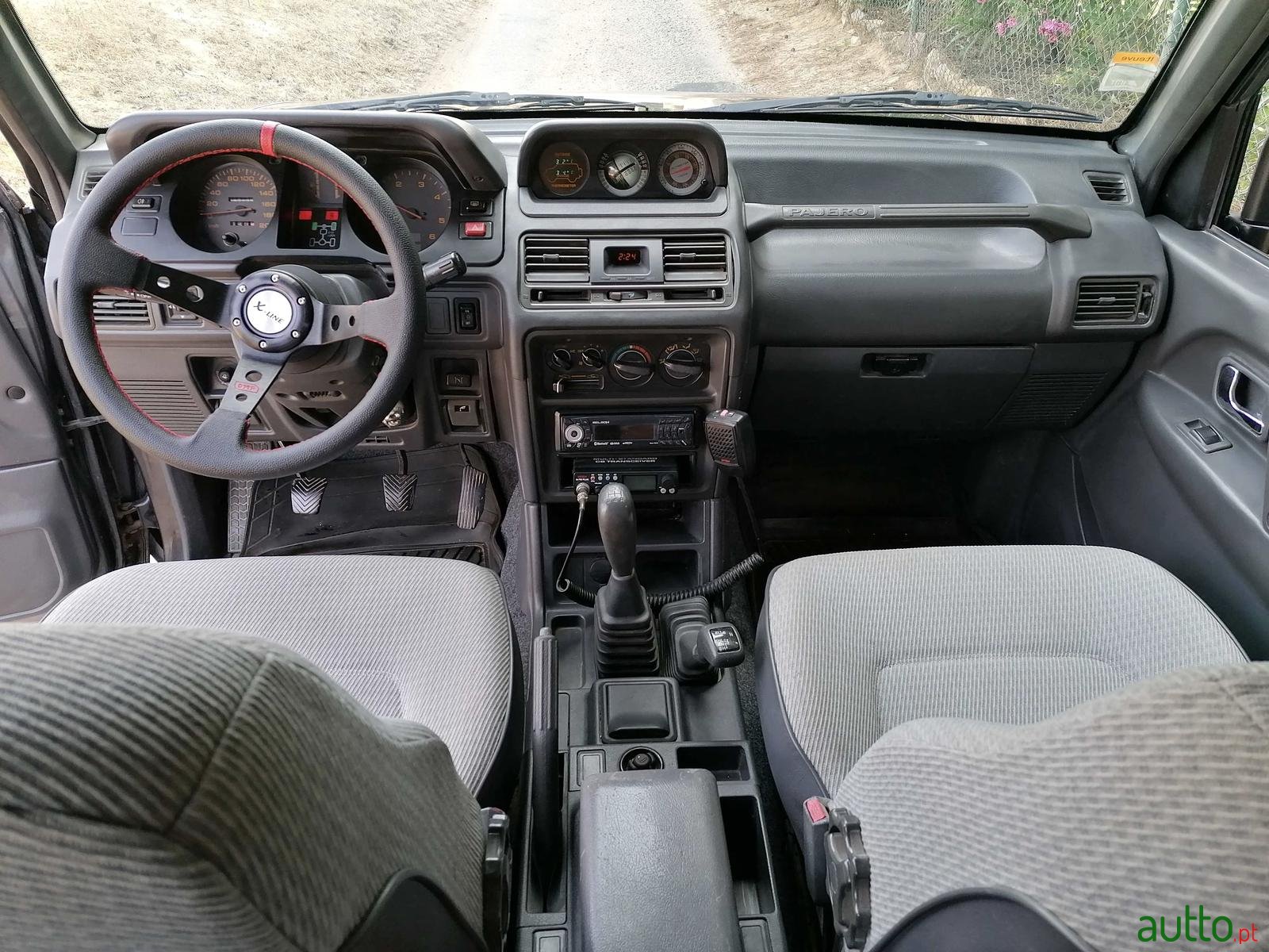 1994' Mitsubishi Pajero GLS photo #5
