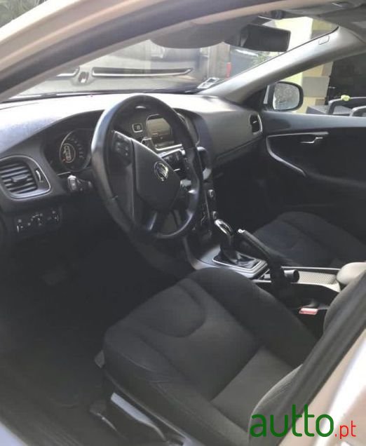 2013' Volvo V40 photo #3