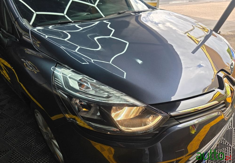 2020' Renault Clio Sport Tourer photo #6