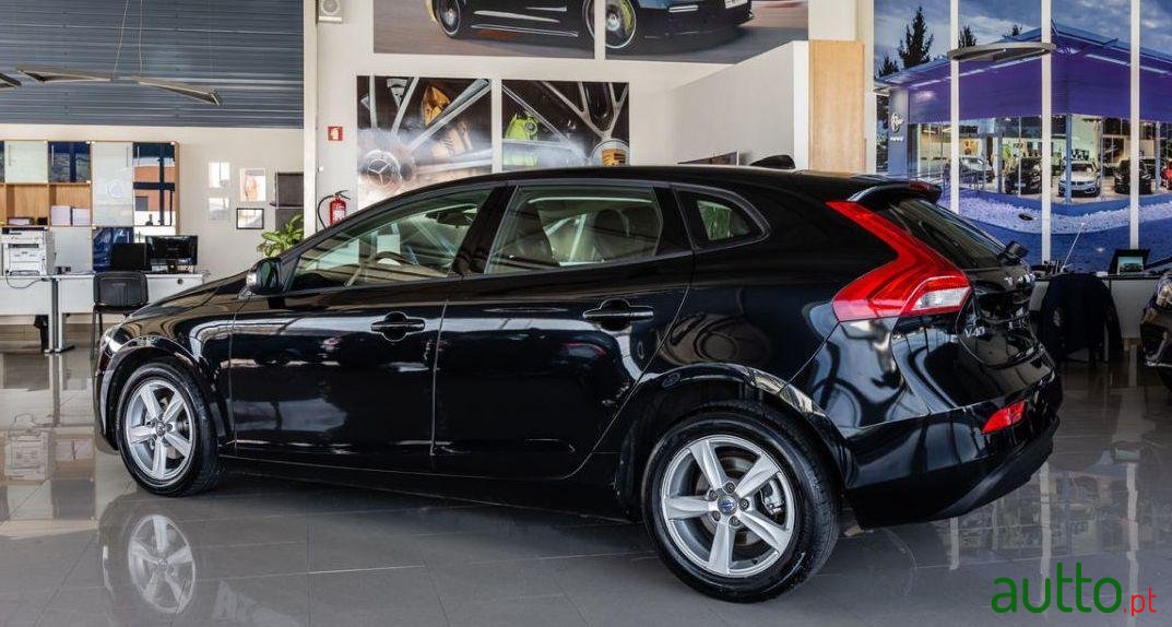 2015' Volvo V40 1.6 D2 photo #1