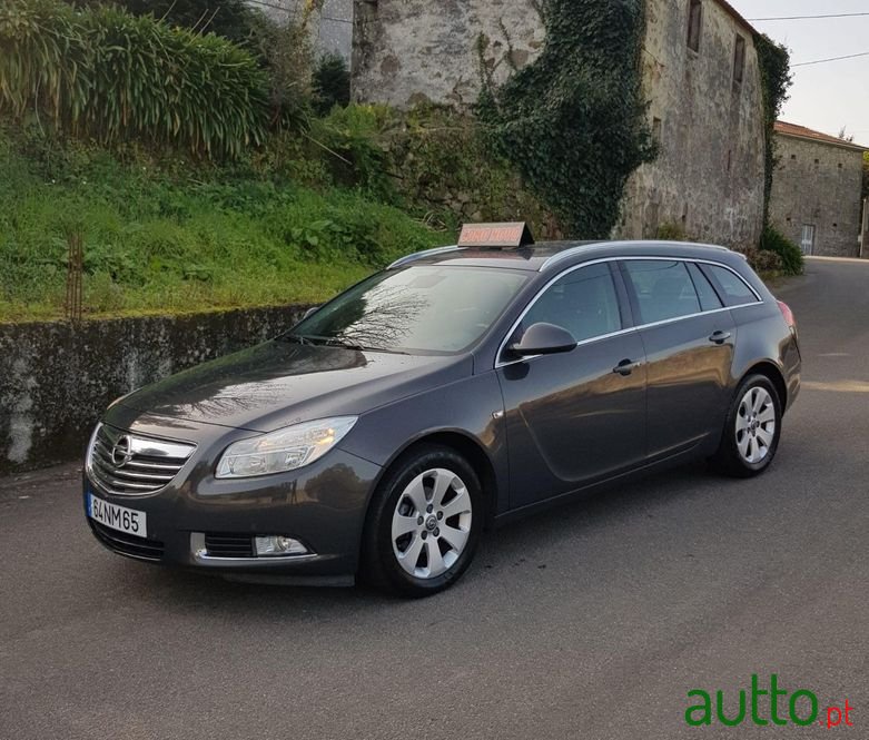 2013' Opel Insignia Country Tourer photo #1